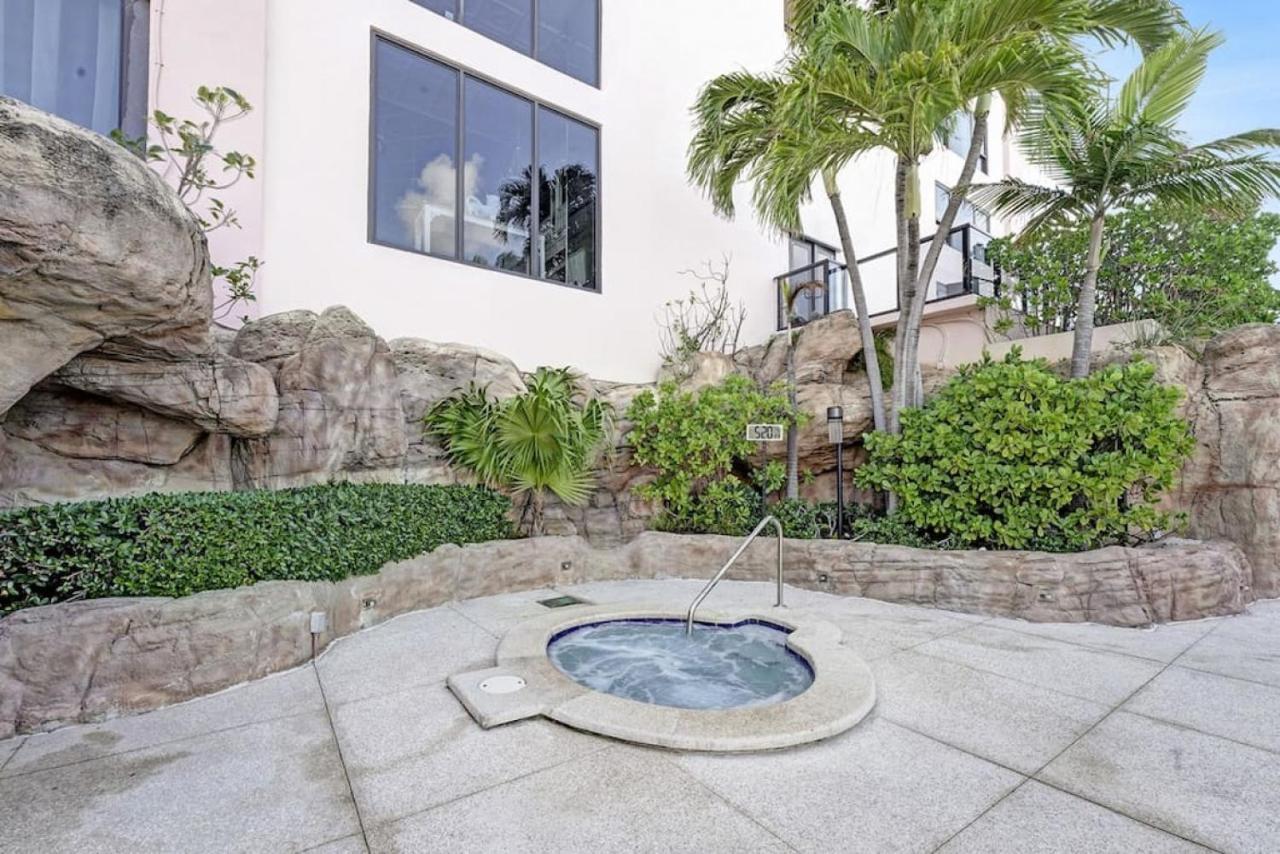 Modern Ocean View Service Unit 1206 Miami Beach