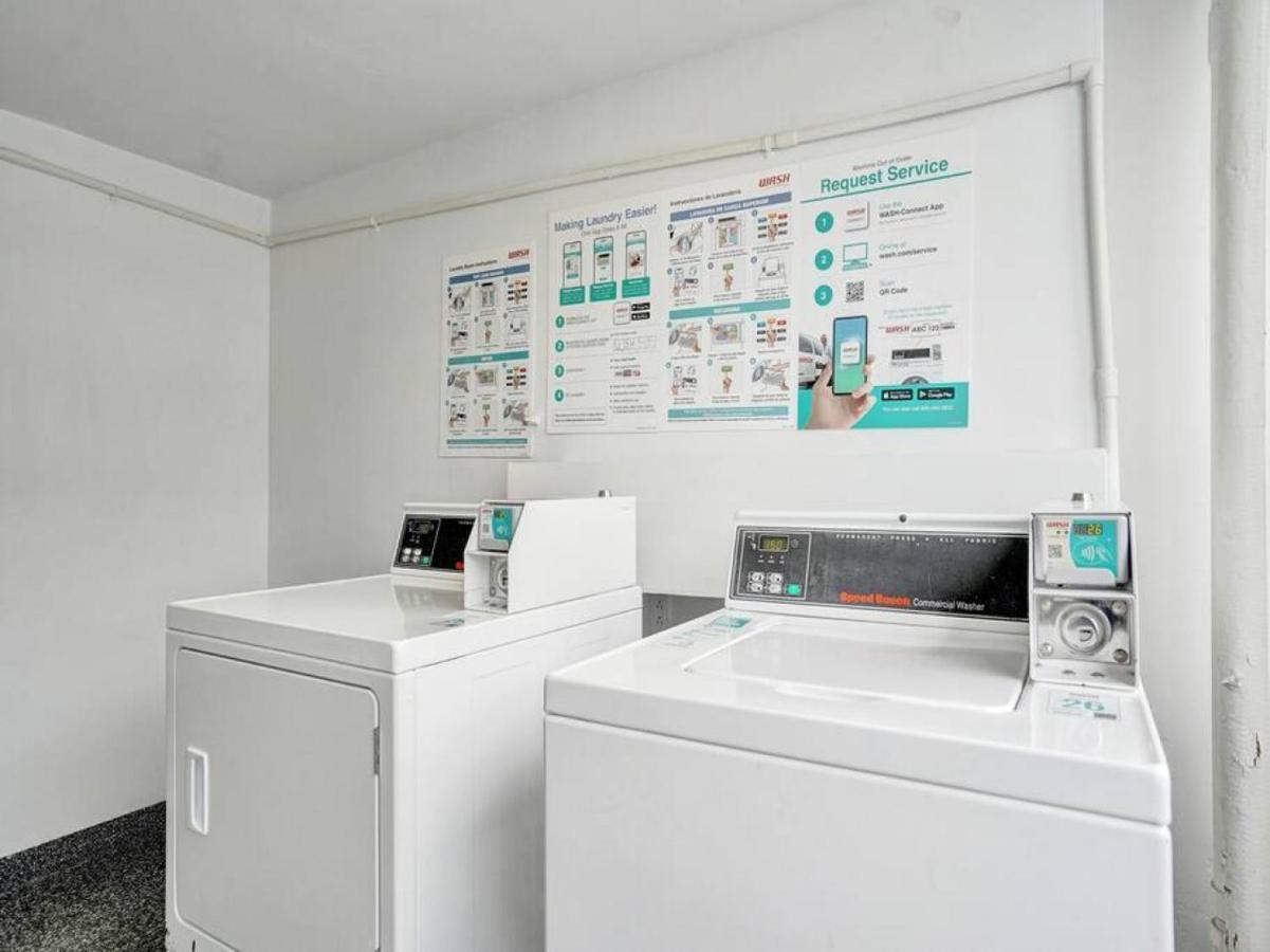 Modern Ocean View Service Unit 1206