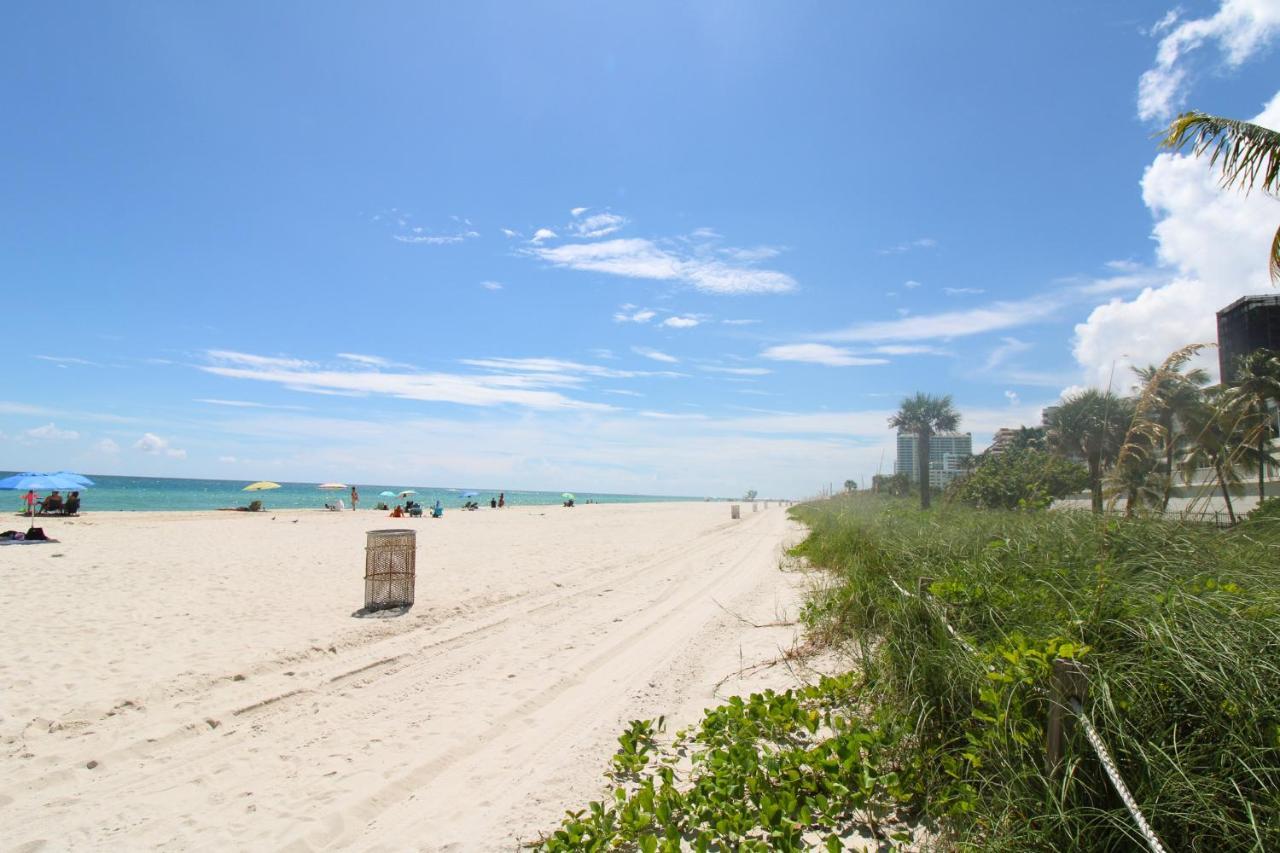 Castle 727 With Balcony And Ocean View, Pool, Tennis, Access, Free Parking Holiday home Miami Beach