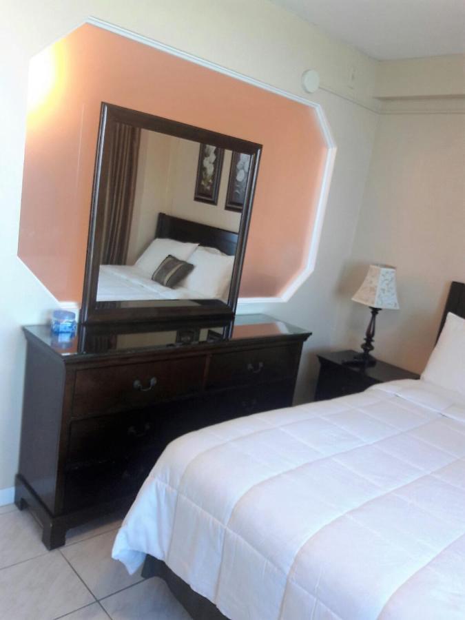 Castle 727 With Balcony And Ocean View, Pool, Tennis, Access, Free Parking * Miami Beach