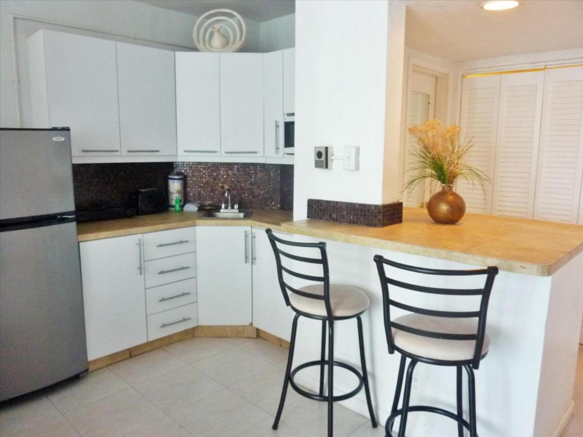 Castle 1120 Bayview Studio, Access, Pool, Tennis, Free Parking Holiday home
