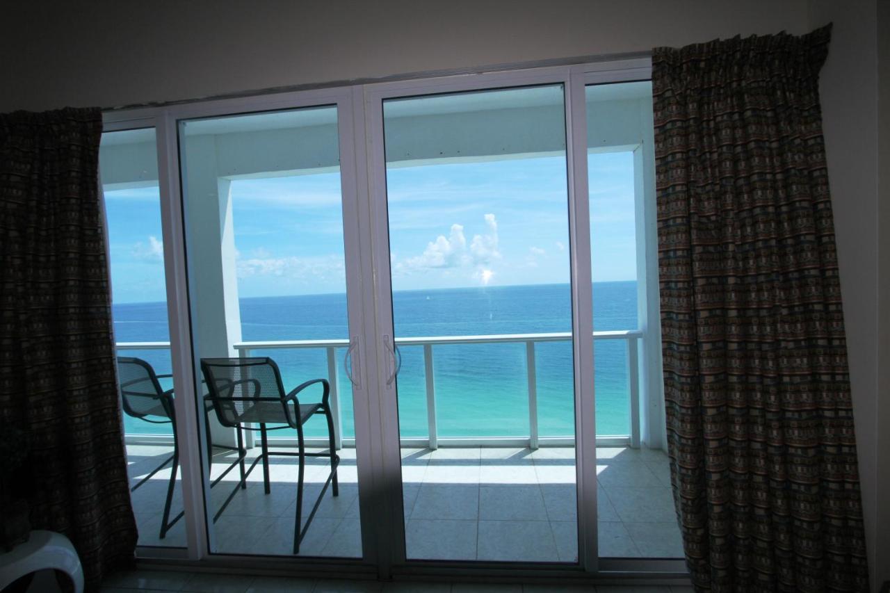 Castle Ph2 Balcony Oceanfront Condo, Access, Pool, Tennis, Free Parking Holiday home Miami Beach