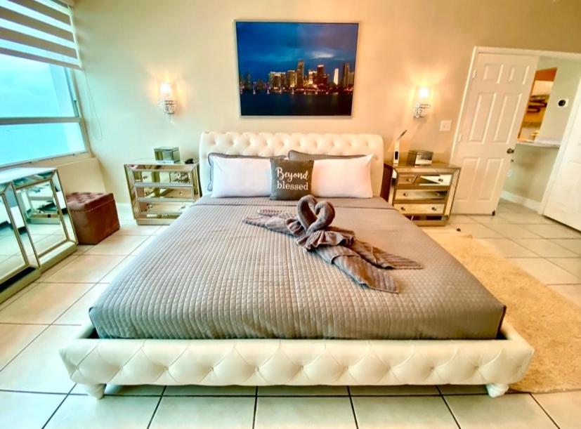 Apartment Large Beautiful Penthouse Ocean Front With Access And Free Parking In Miami