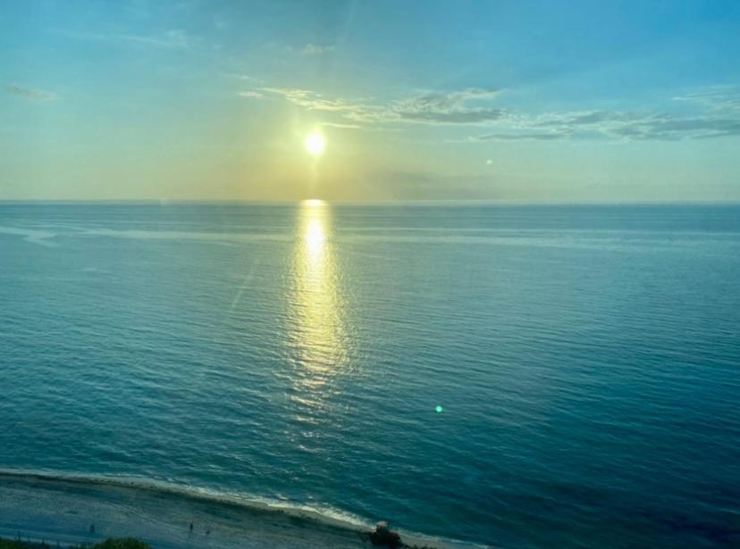 Large Beautiful Penthouse Ocean Front With Access And Free Parking In Miami