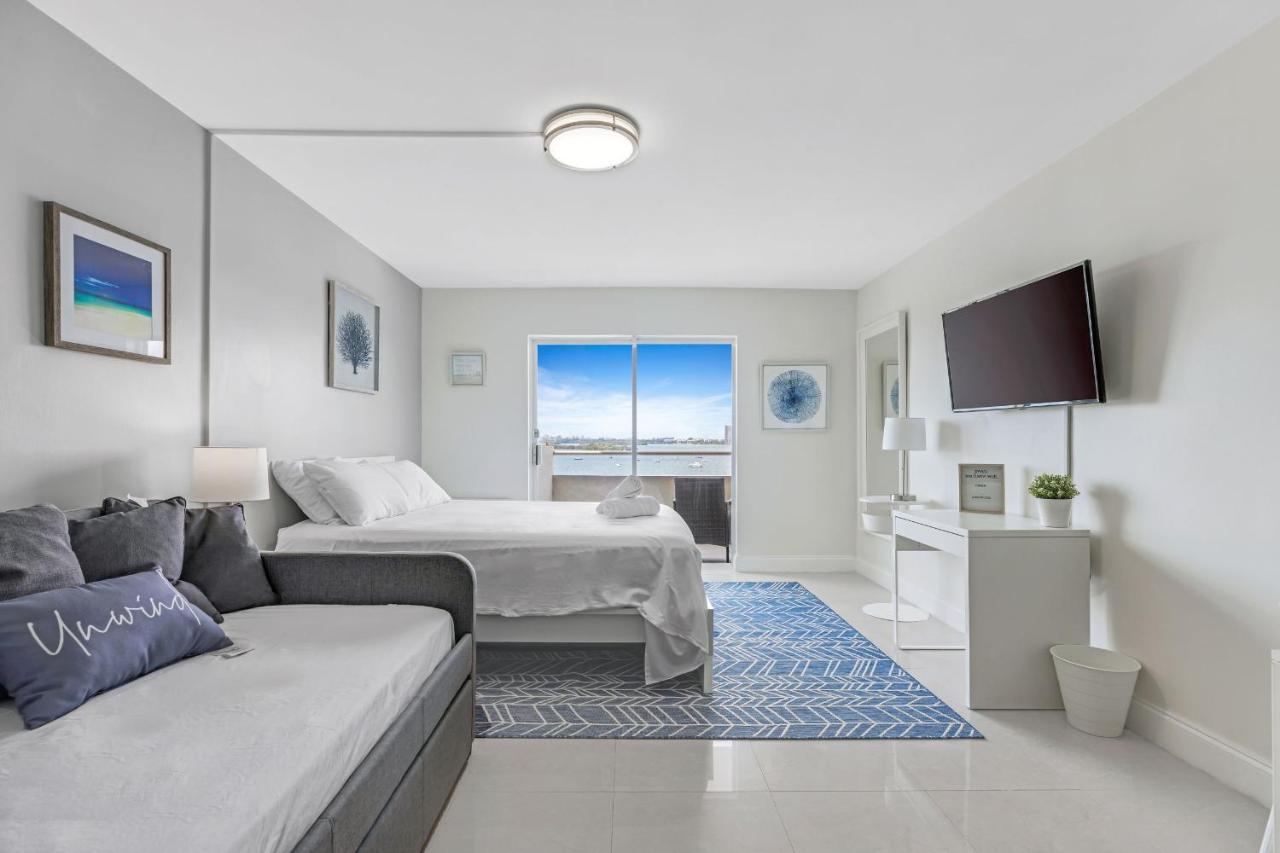Waterfront With Free Parking Apartment Miami Beach