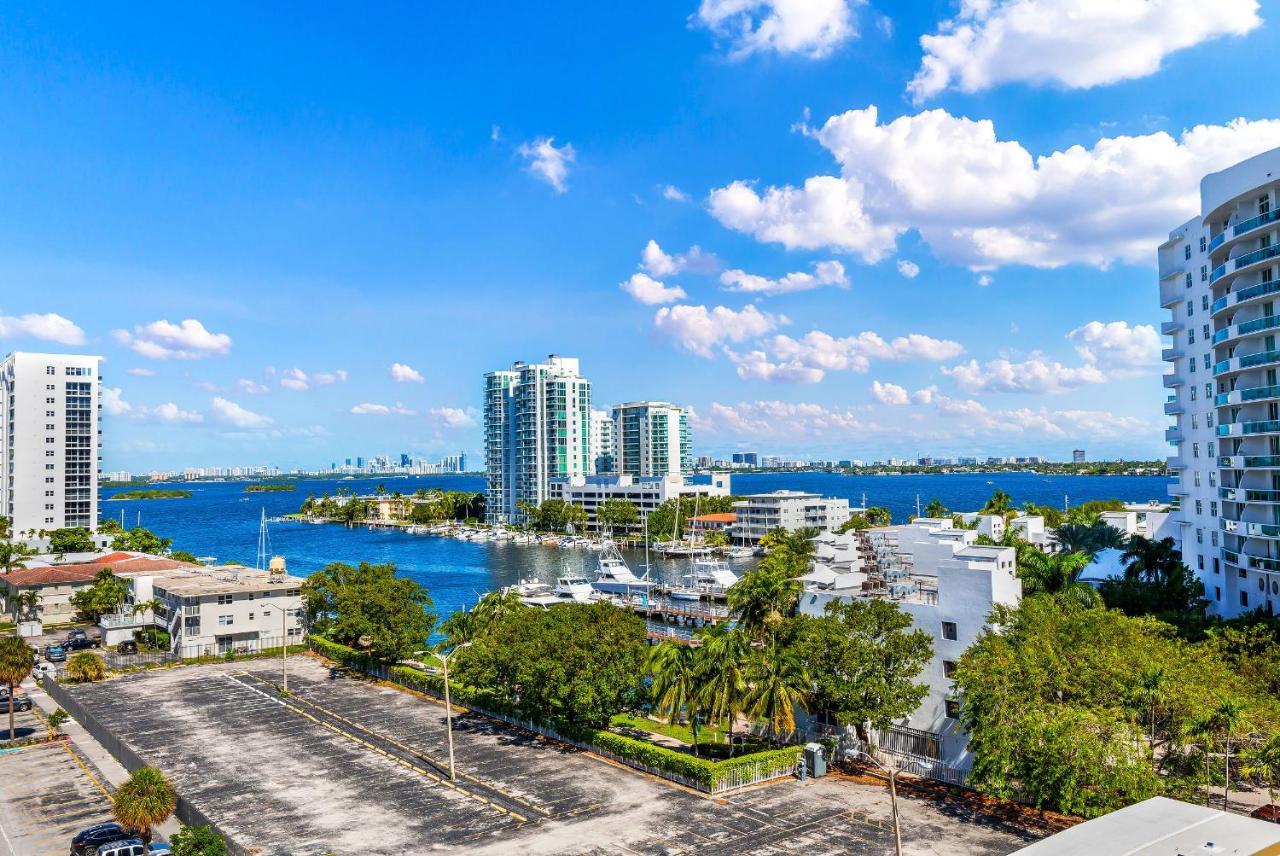 Waterfront With Free Parking Apartment *