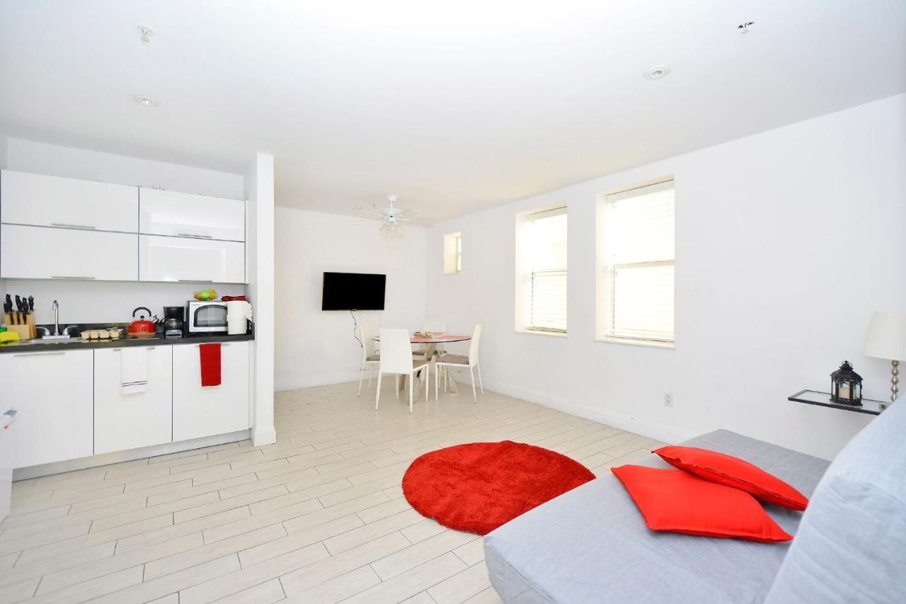 Ocean Drive In Miami Apartment *