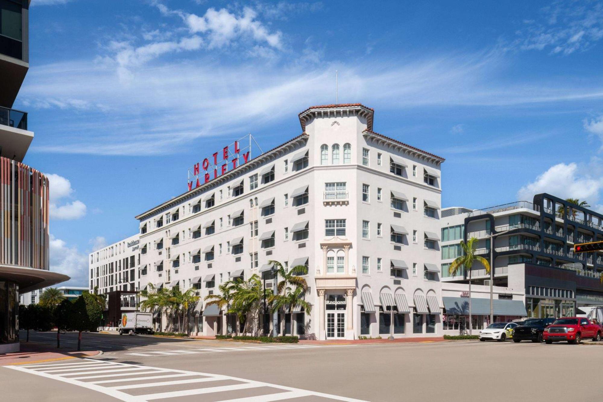 Hotel The Variety By Luxurban