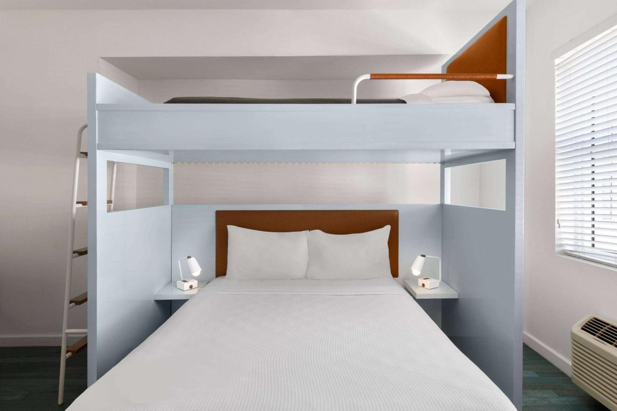 The Variety By Luxurban Hotel