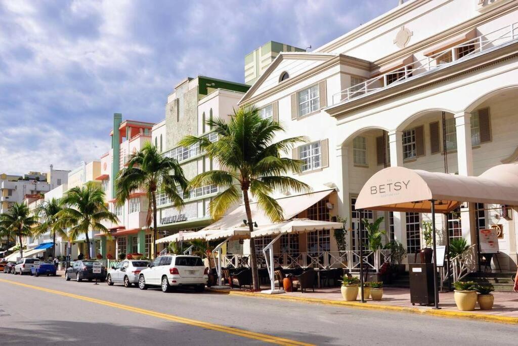 Deal! 2 Bedroom Modern Beachfront By Yourent!