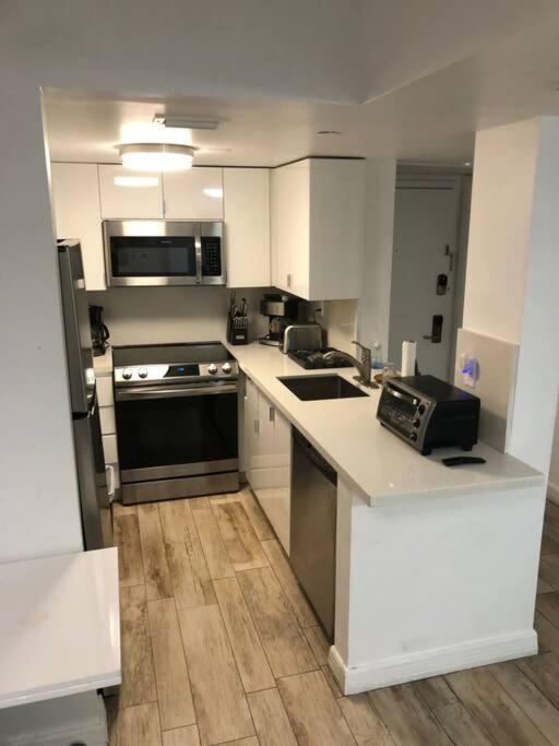 Deal! 2 Bedroom Modern Beachfront By Yourent! * Miami Beach