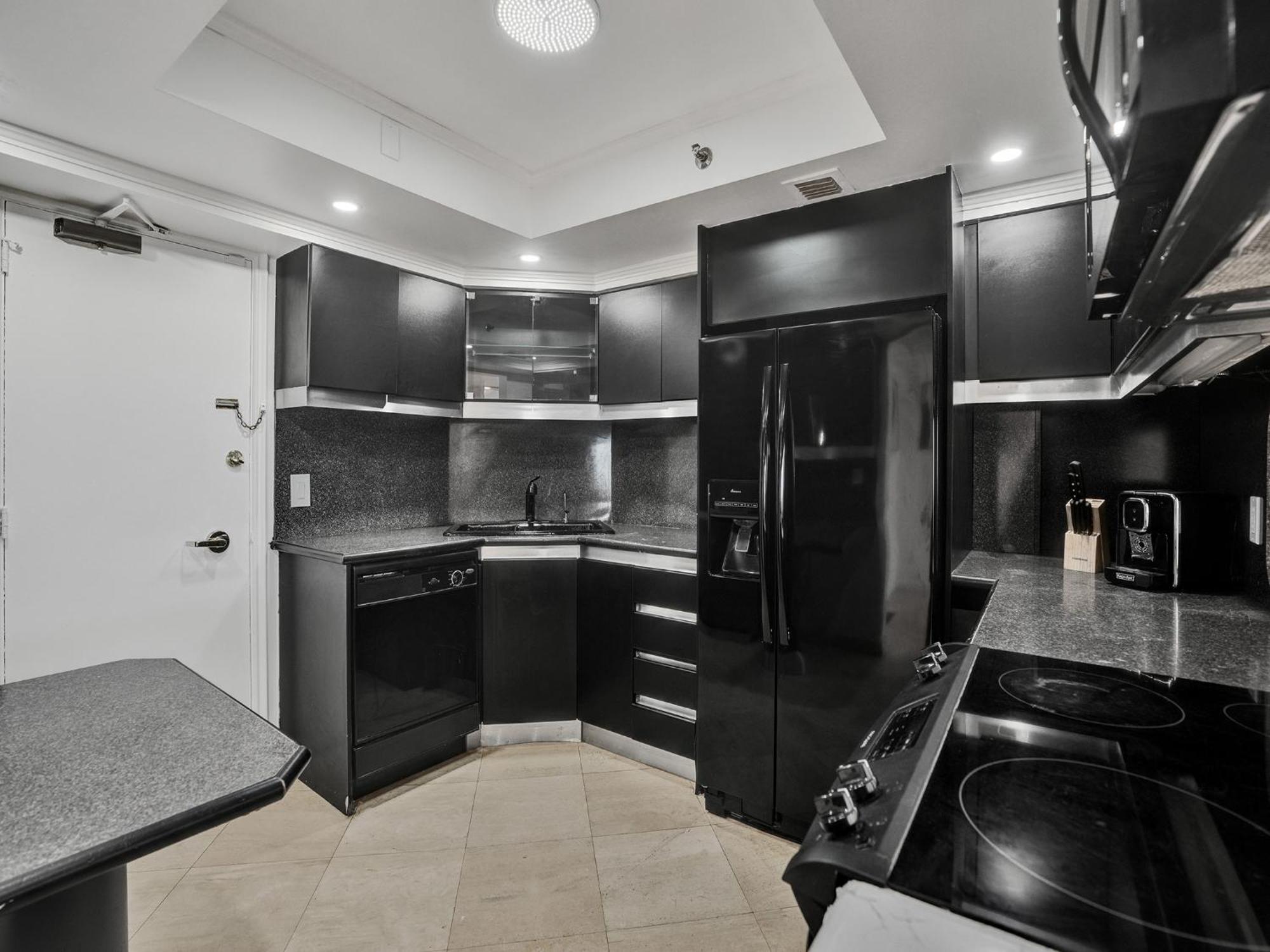 Spacious Ocean View Service 803 Apartment *