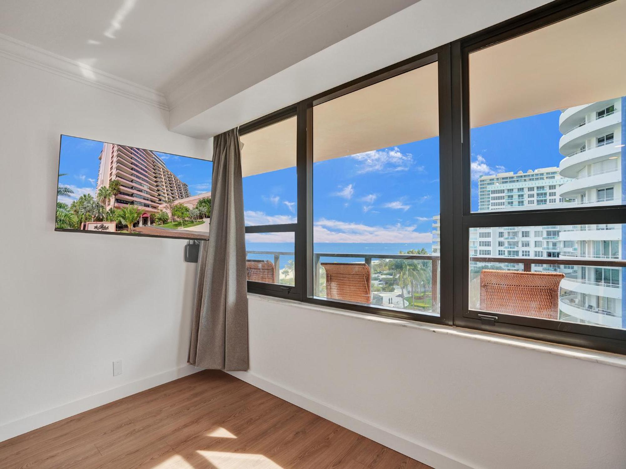 Spacious Ocean View Service 803 Miami Beach