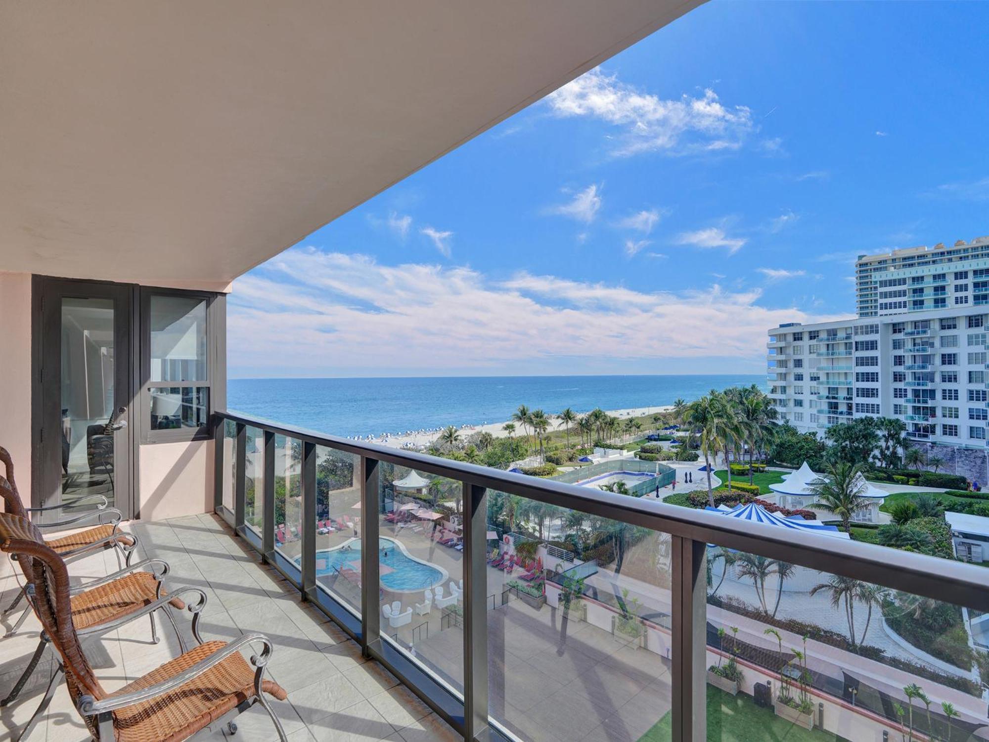 Spacious Ocean View Service 803 Miami Beach
