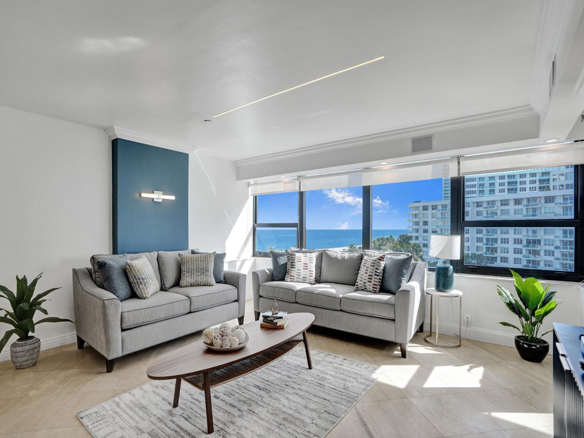 Spacious Ocean View Service 803