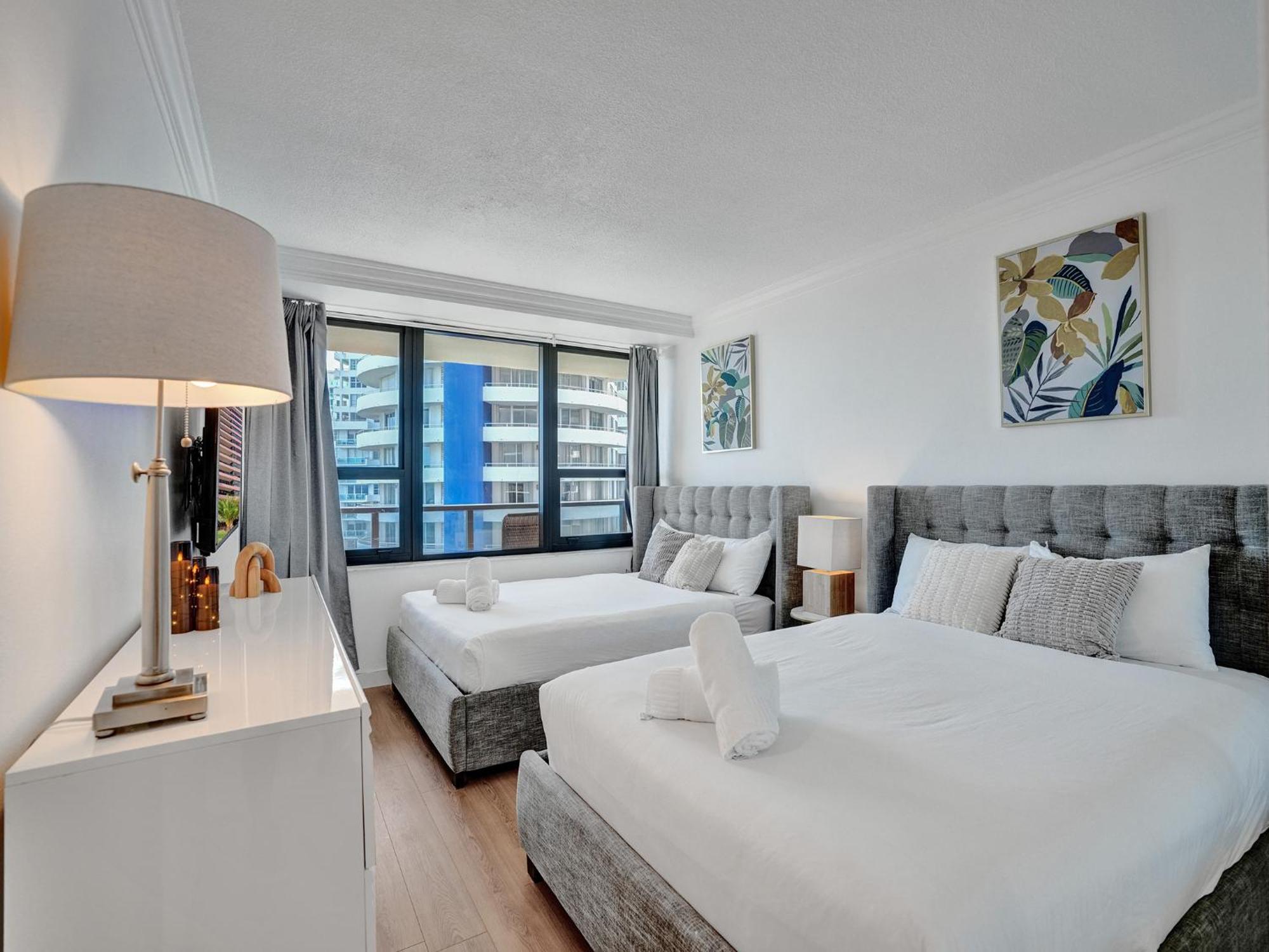 Spacious Ocean View Service 803 Miami Beach