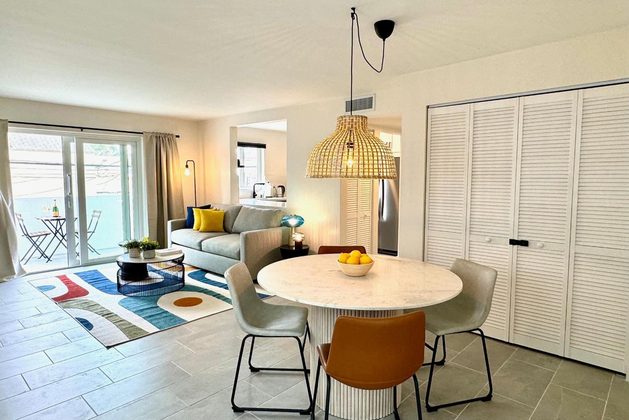 Modern / / Free Pkg Apartment