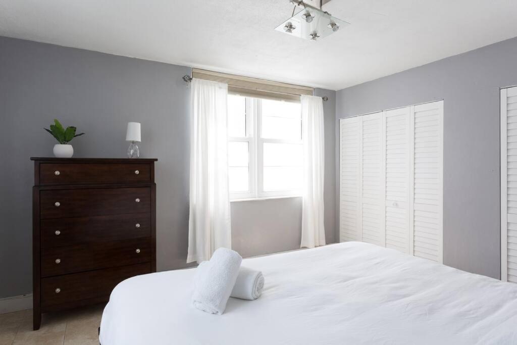South One Bedroom With Parking Spot