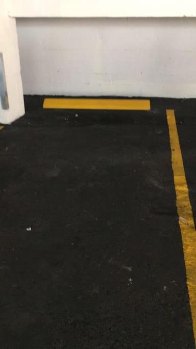Apartment South One Bedroom With Parking Spot