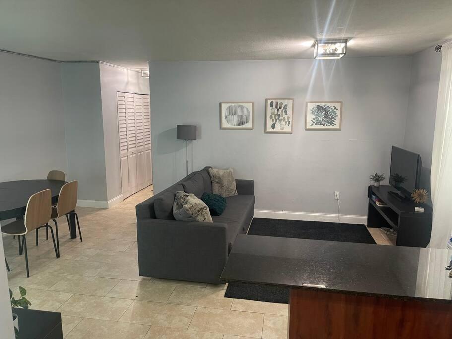 South One Bedroom With Parking Spot Apartment Miami Beach