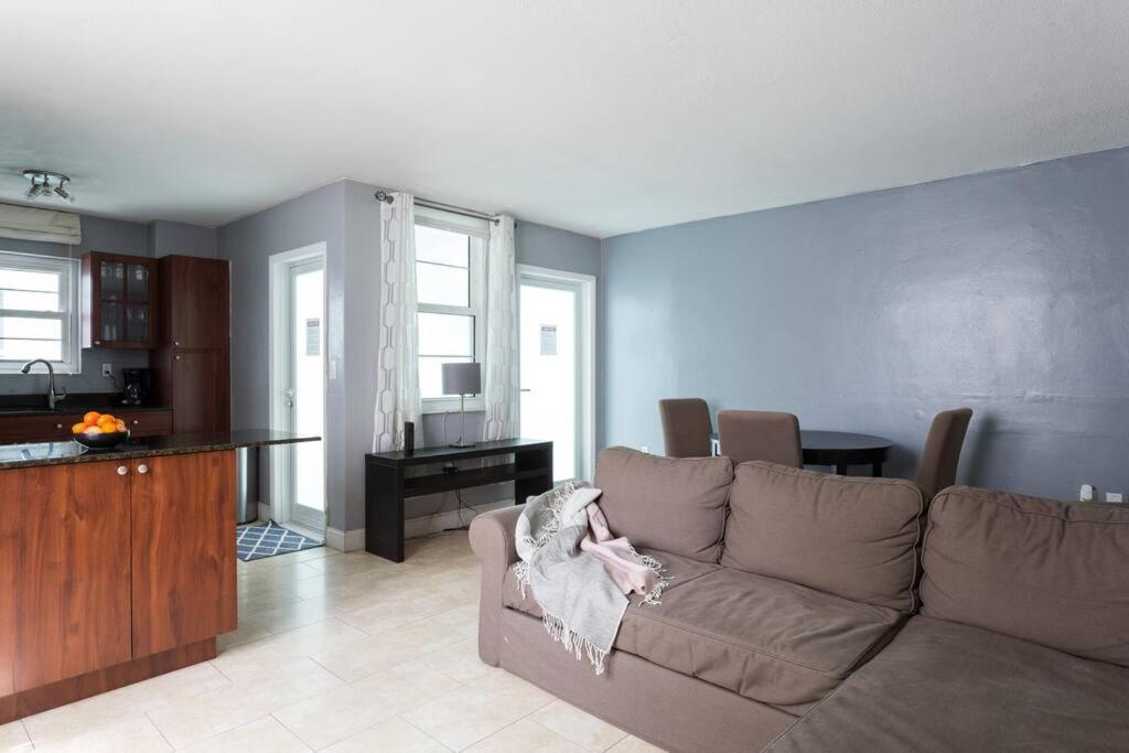 South One Bedroom With Parking Spot *