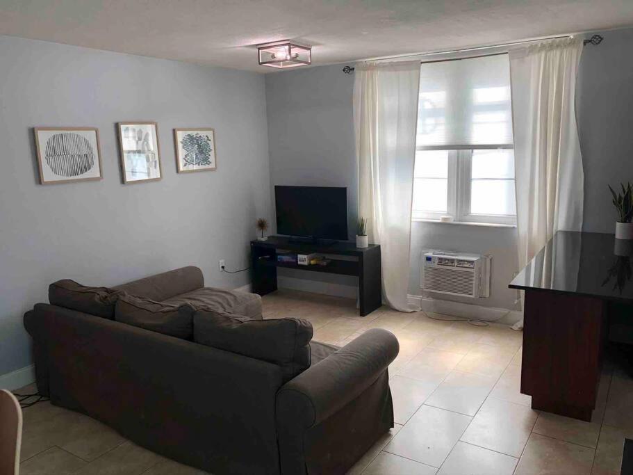 South One Bedroom With Parking Spot