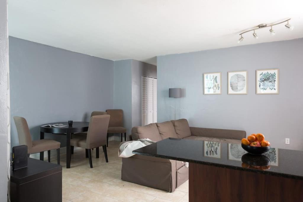 South One Bedroom With Parking Spot * Miami Beach
