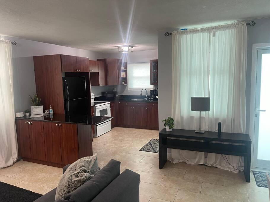 South One Bedroom With Parking Spot Apartment