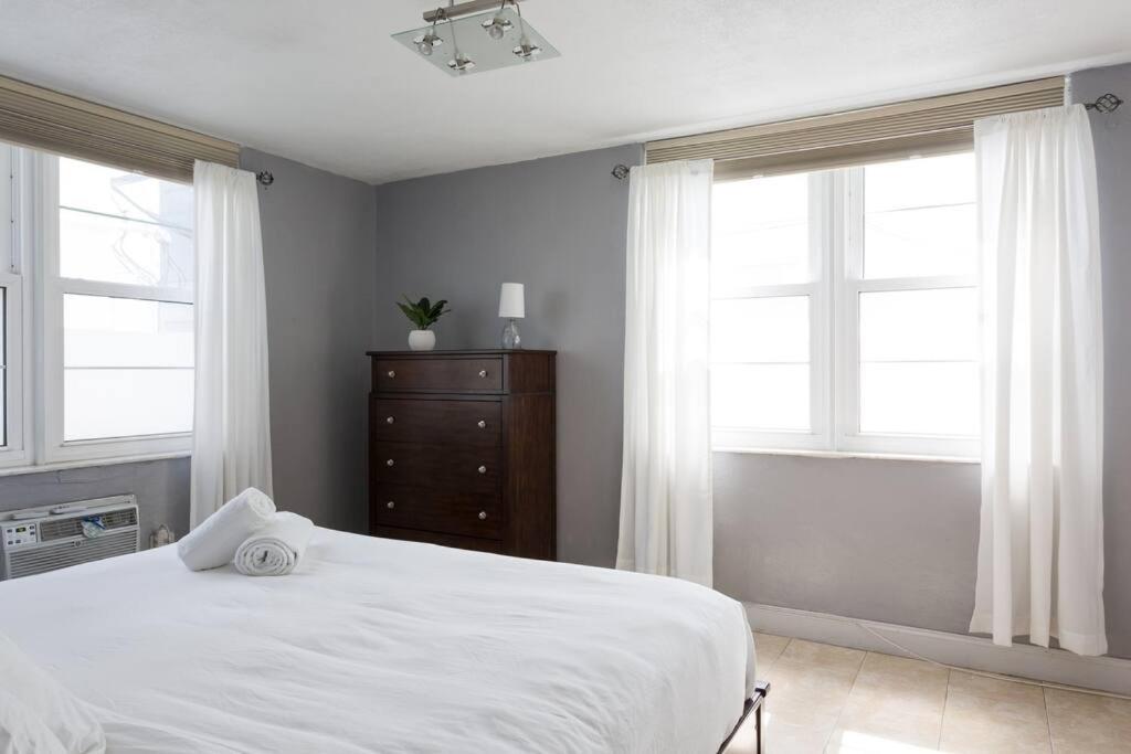 South One Bedroom With Parking Spot