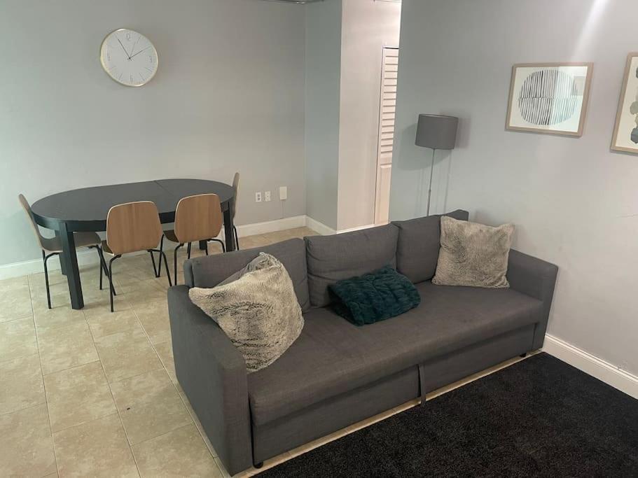 South One Bedroom With Parking Spot * Miami Beach