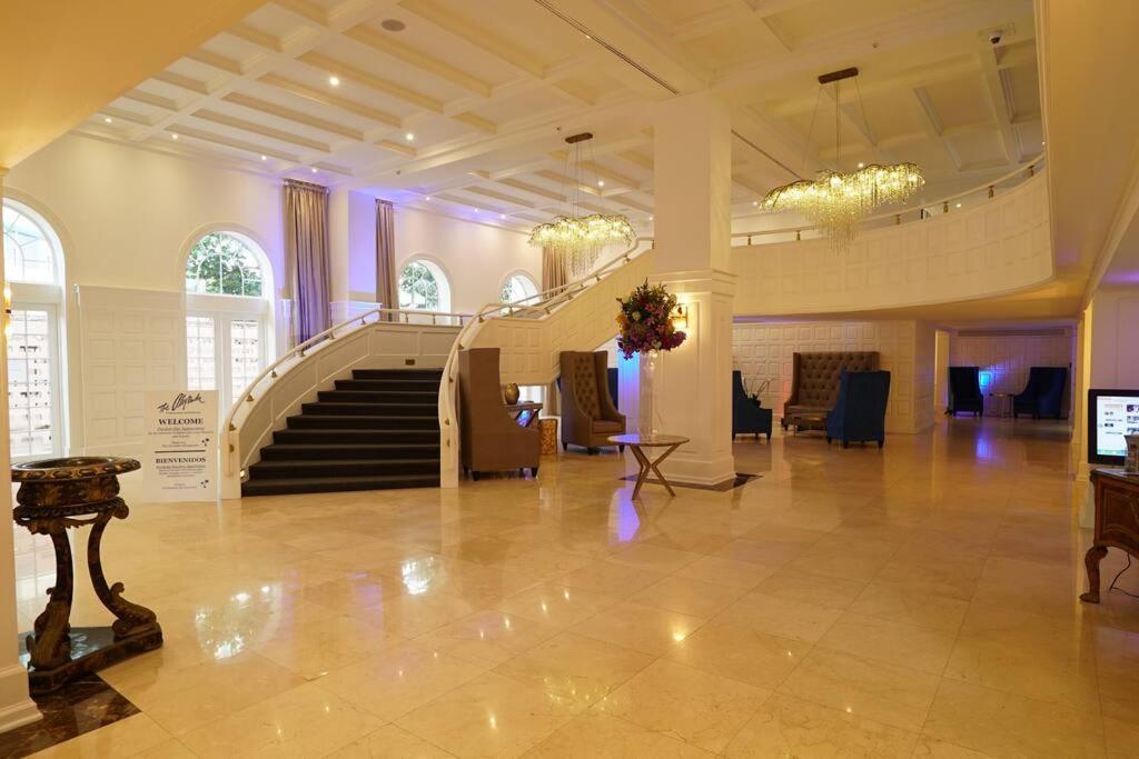 Lovely 2 Bedroom Apart W/ Ocean View @ The Beach 8 *