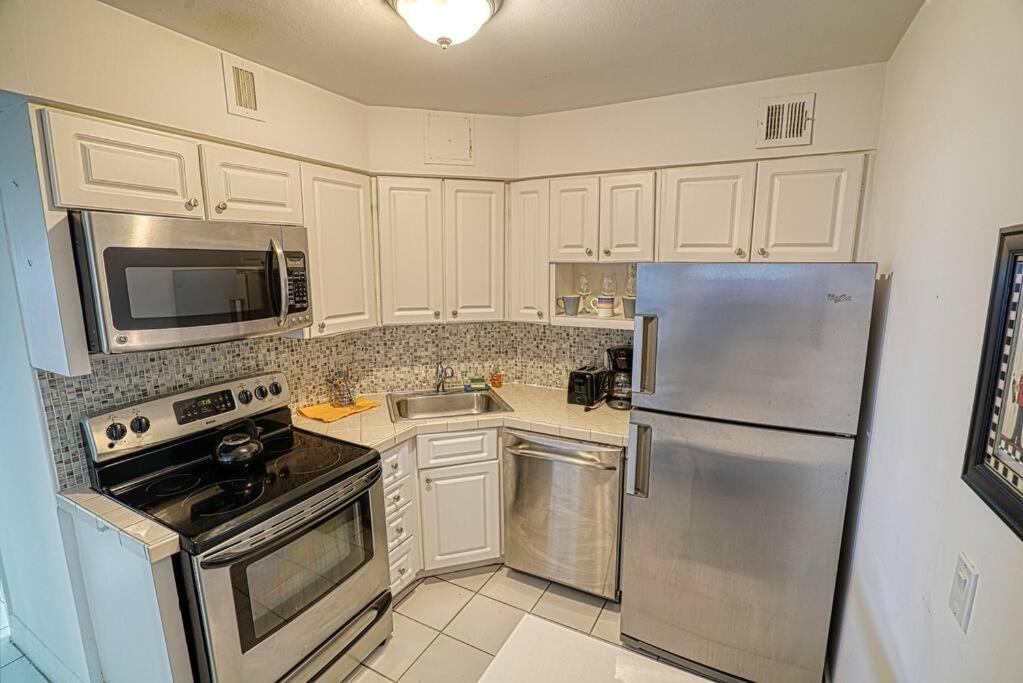 Lovely 2 Bedroom Apart W/ Ocean View @ The Beach 8