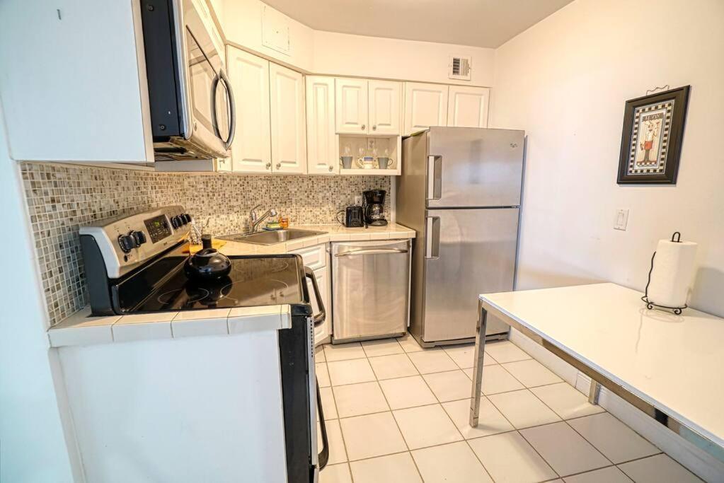 Lovely 2 Bedroom Apart W/ Ocean View @ The Beach 8 Apartment *