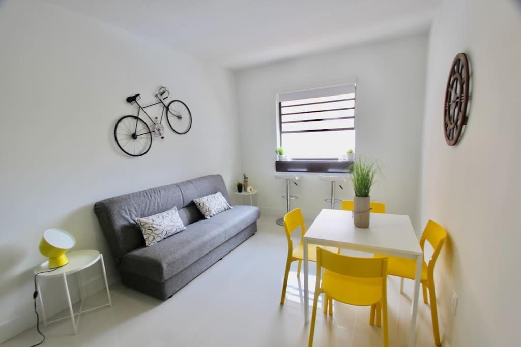 2 Stylish Sobe 1/2 Block From The Beach!!!! Apartment *