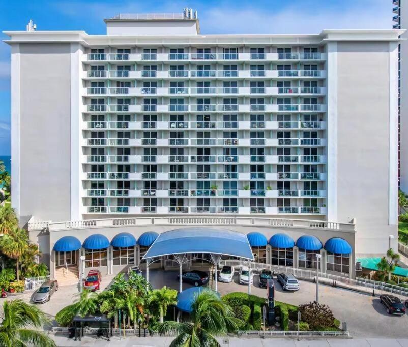 Oceanfront With Balcony Sunny Isles - Spectacular! Apartment *