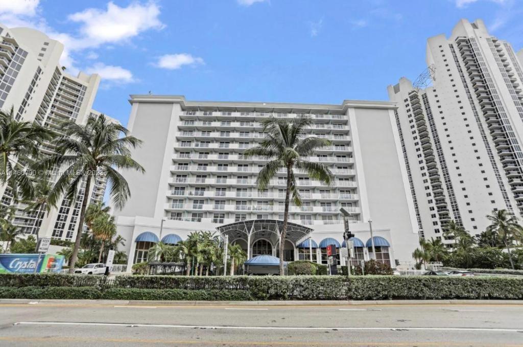 Oceanfront With Balcony Sunny Isles - Spectacular! Apartment Miami Beach