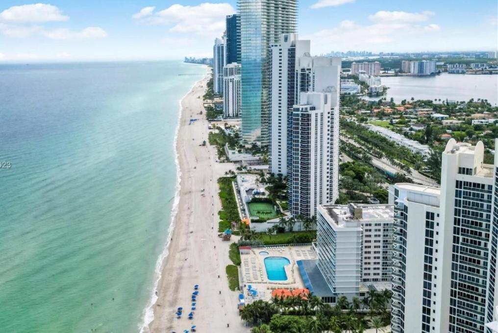 Oceanfront With Balcony Sunny Isles - Spectacular! Apartment