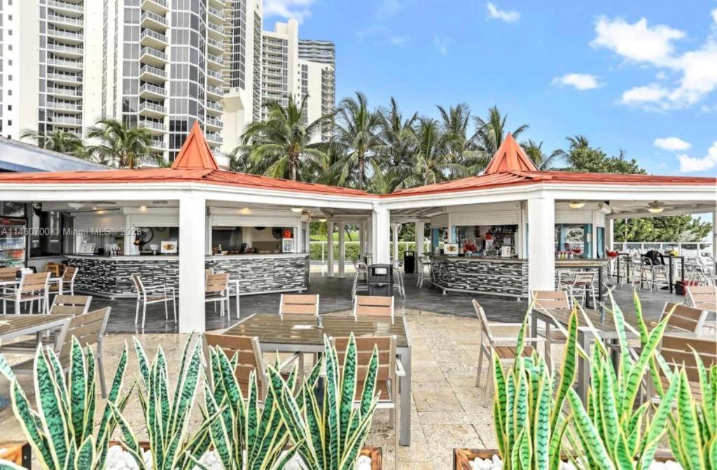 Oceanfront With Balcony Sunny Isles - Spectacular!
