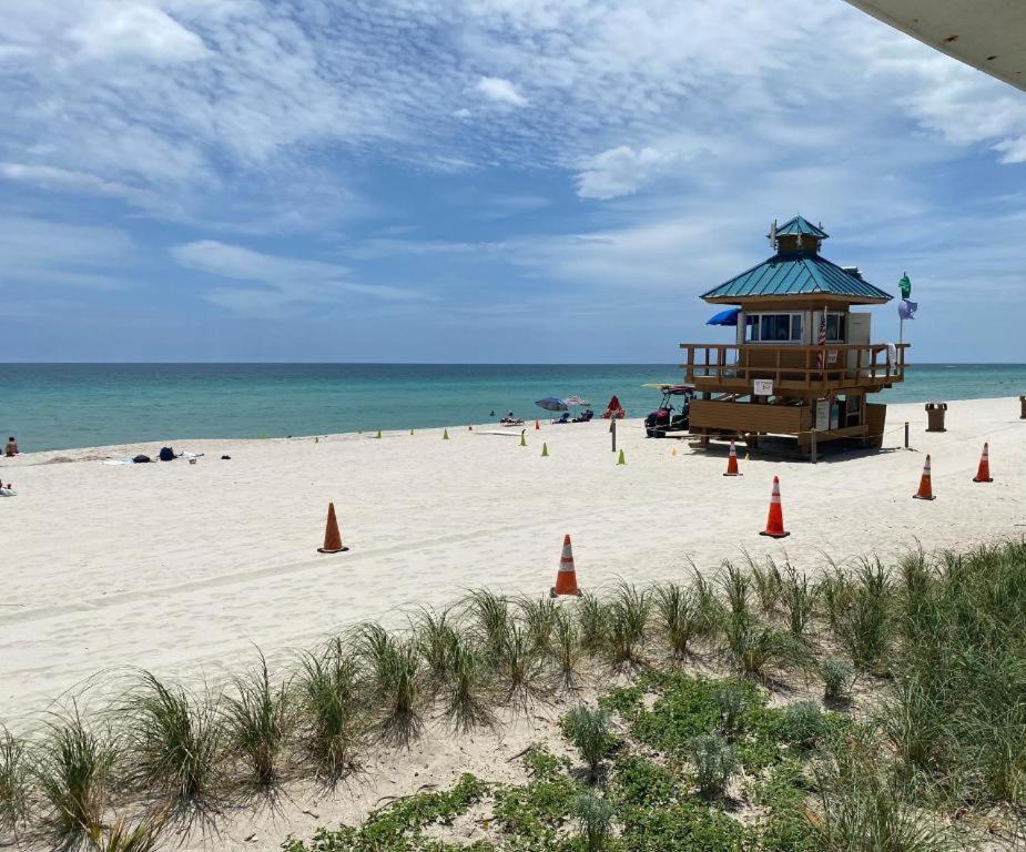 Oceanfront With Balcony Sunny Isles - Spectacular! Apartment