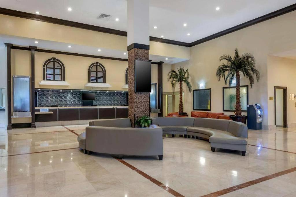 Oceanfront With Balcony Sunny Isles - Spectacular!
