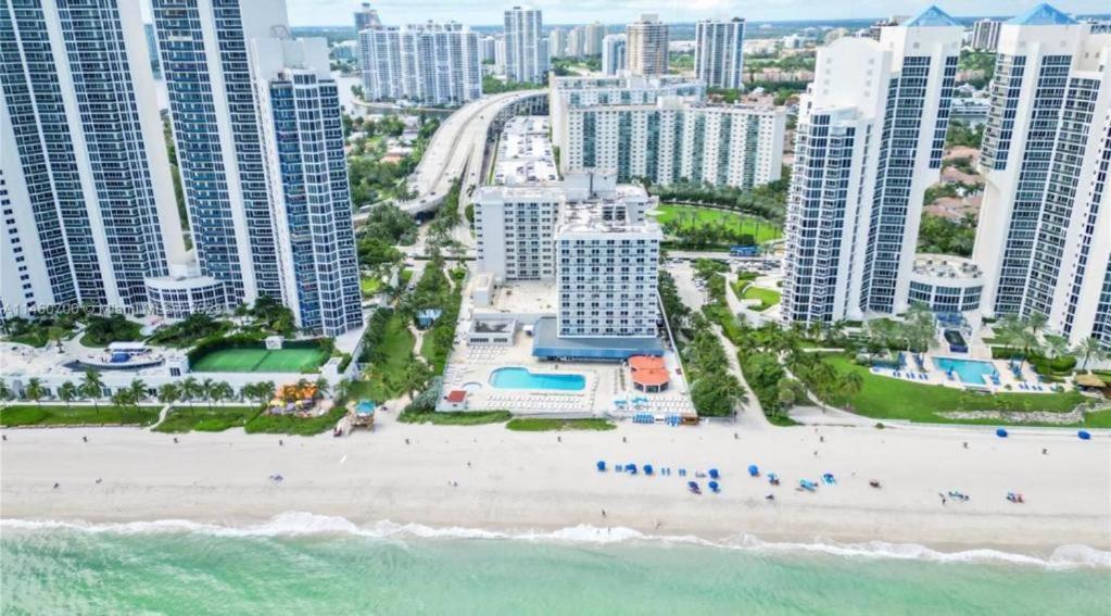 Oceanfront With Balcony Sunny Isles - Spectacular! Apartment
