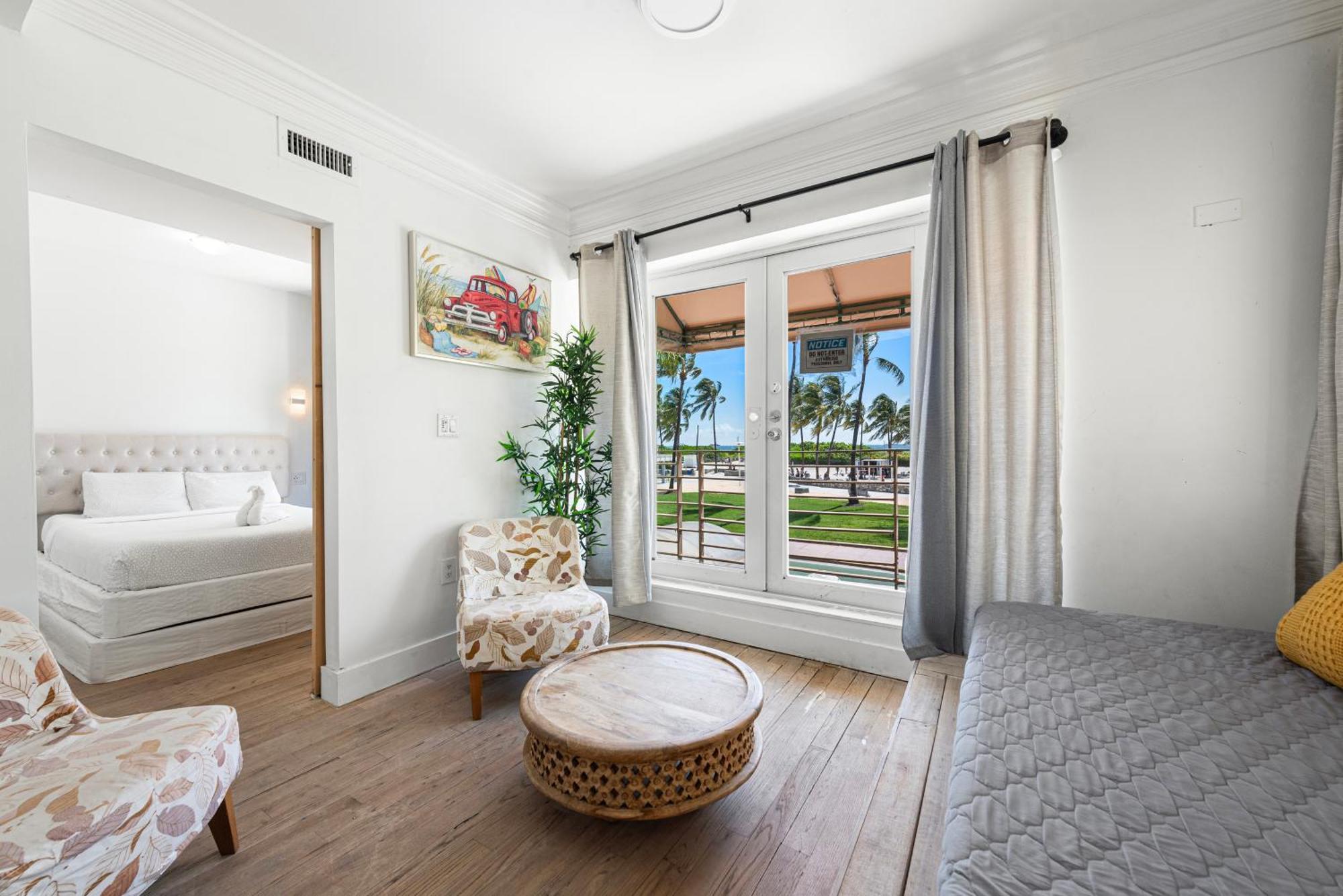 Ocean Drive In Miami Apartment *