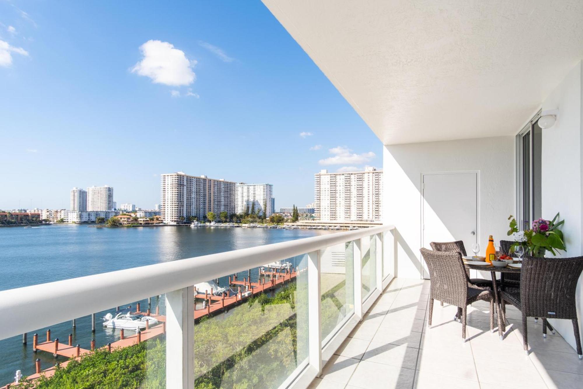 Golden Bay 62 Apartment