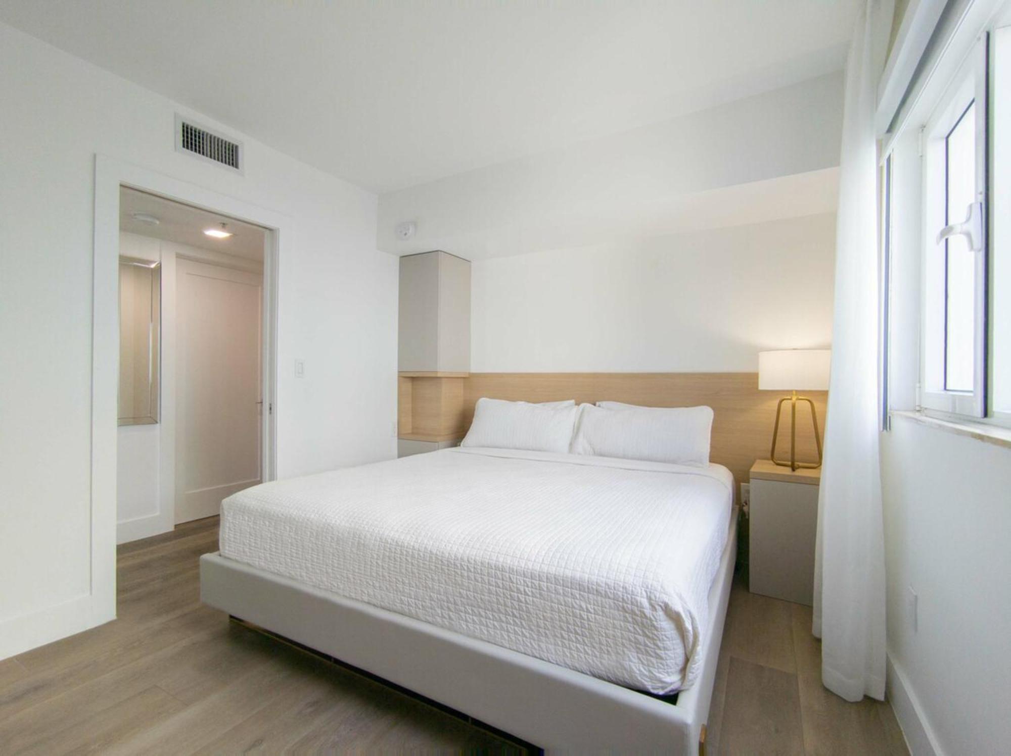 Bentley South Beach 4*