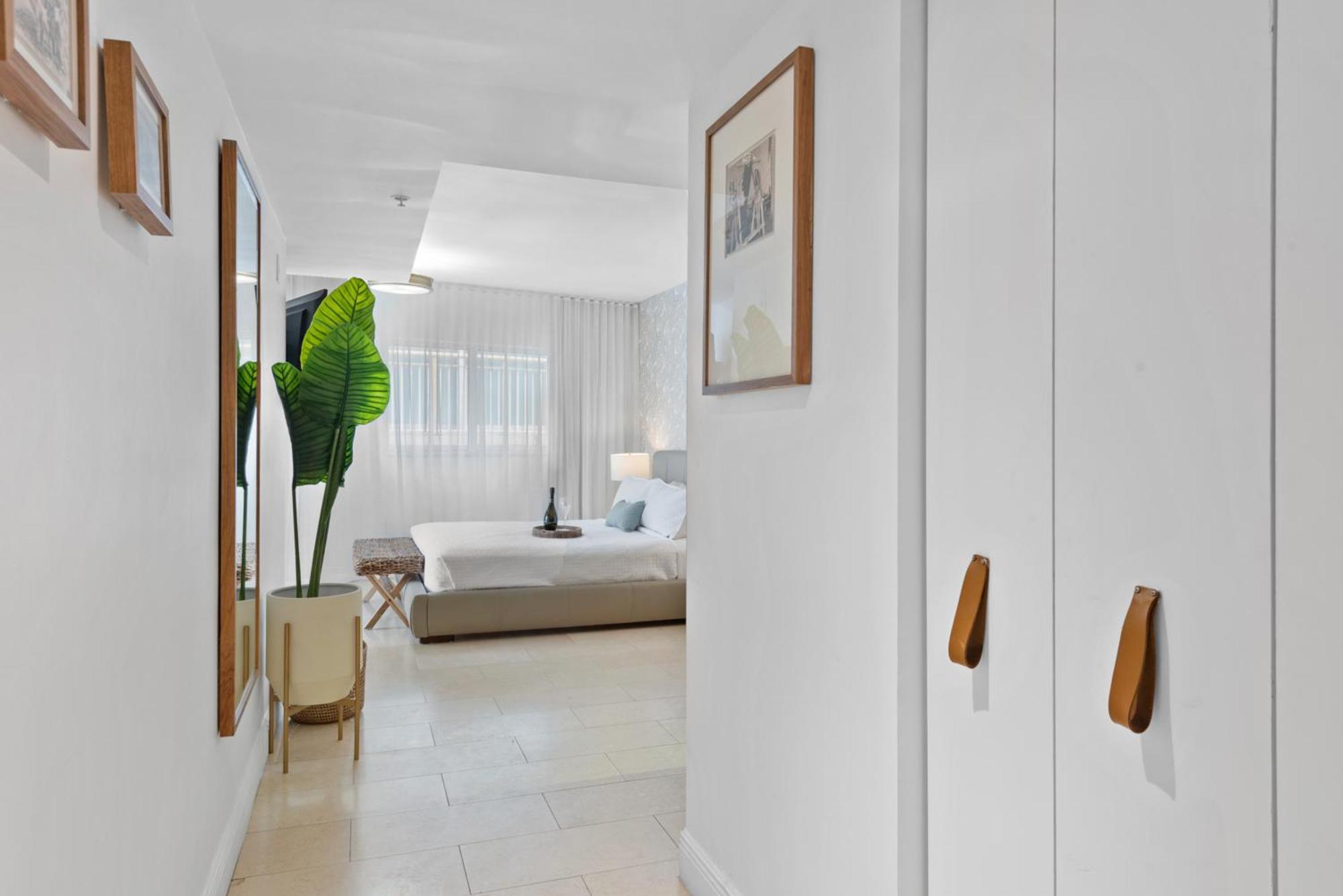 Bentley South Beach 4*