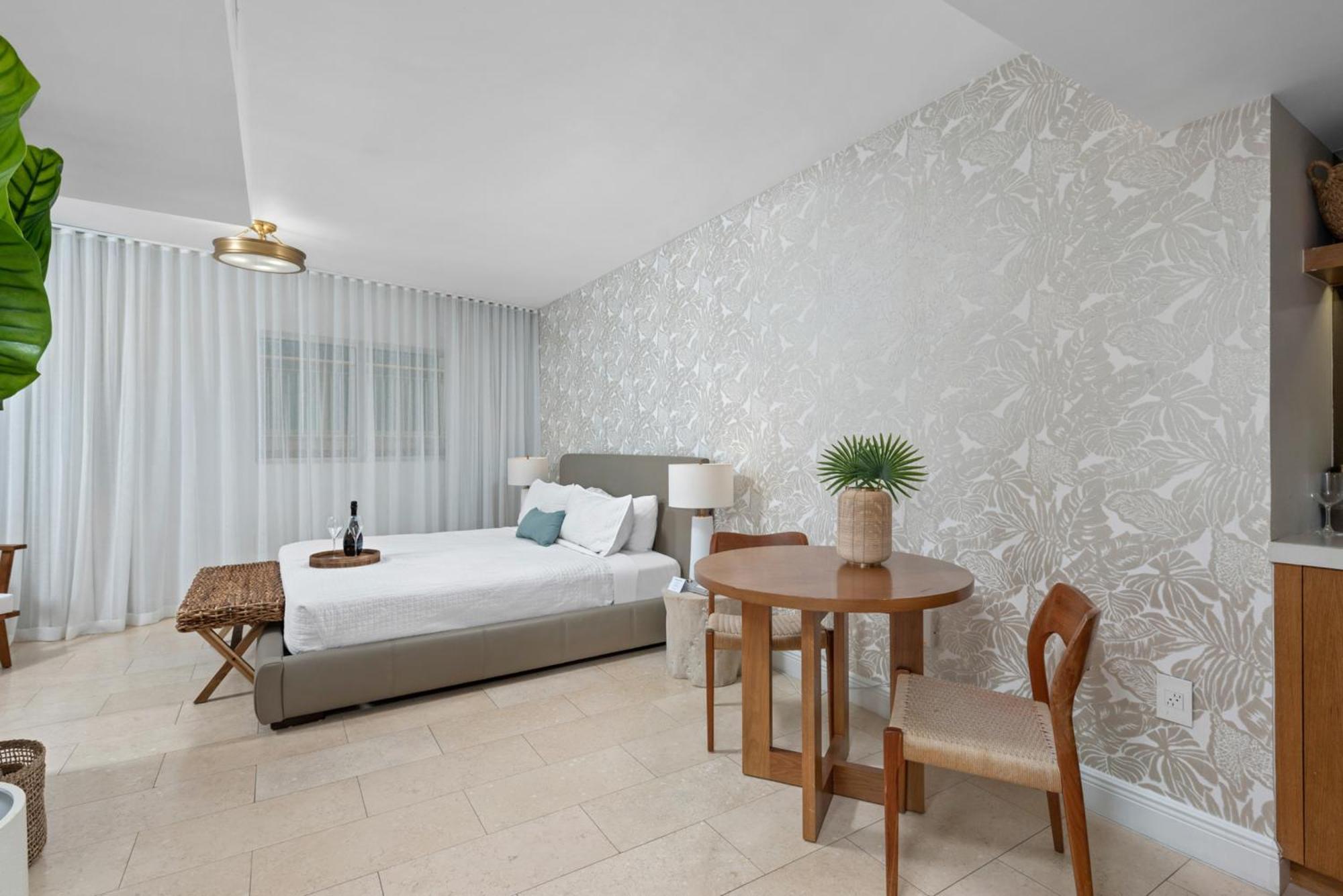 Bentley South Beach 4*