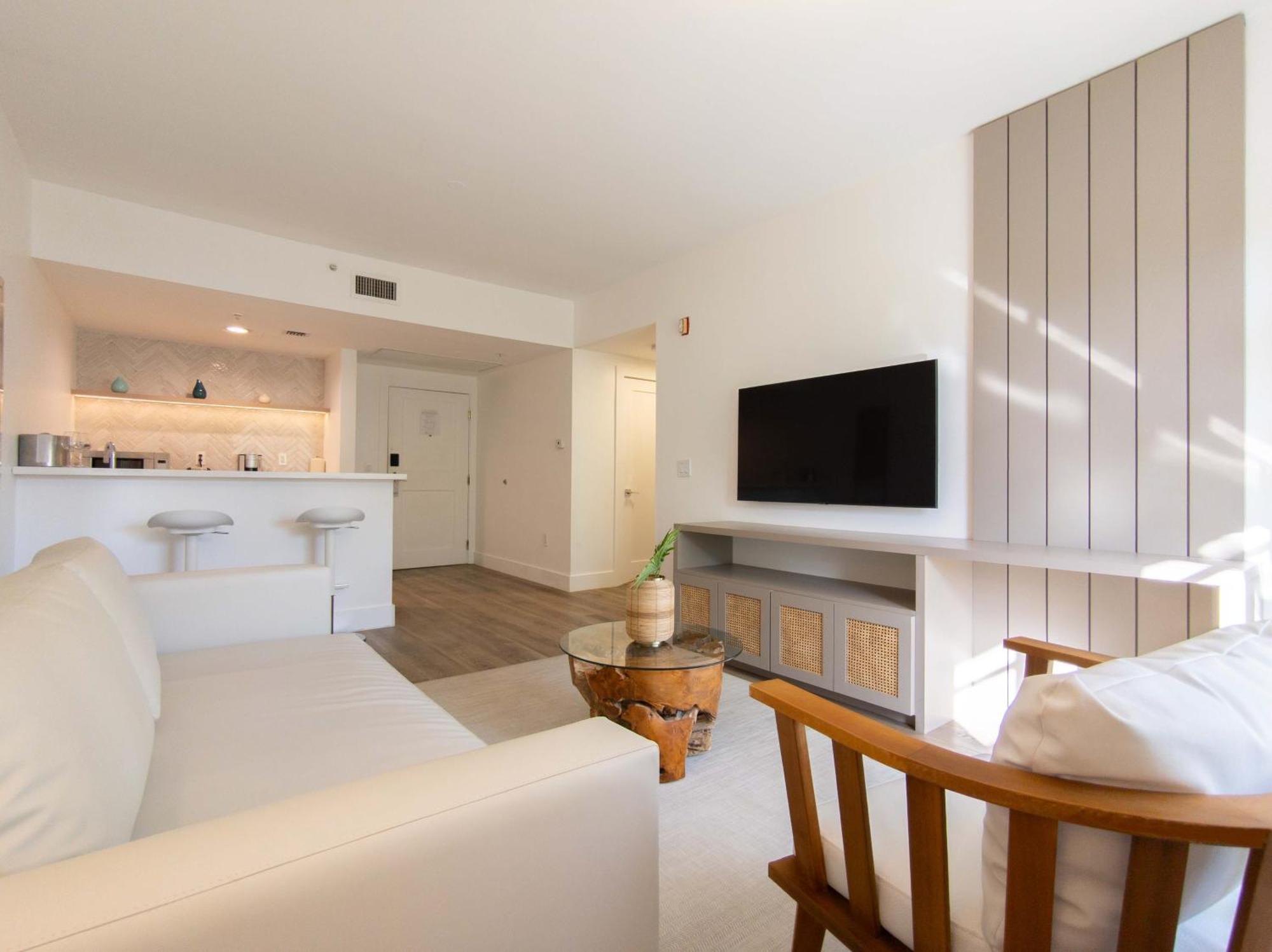 Bentley South Beach Hotel 4*