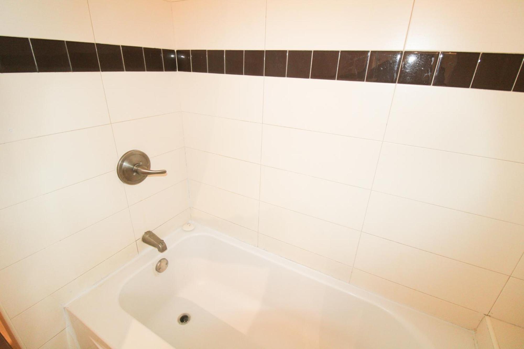 Castle Ph2 Balcony Oceanfront Condo, Access, Pool, Tennis, Free Parking Holiday home *