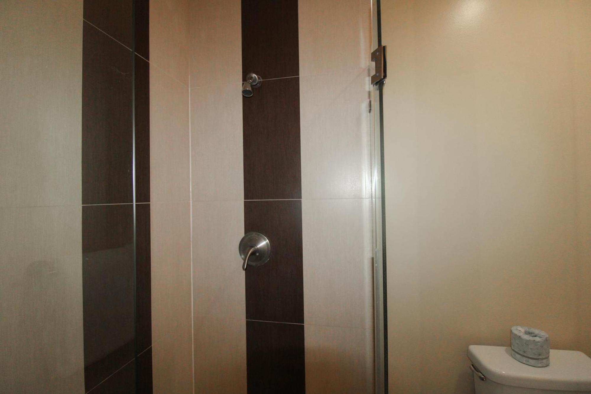 Castle Ph2 Balcony Oceanfront Condo, Access, Pool, Tennis, Free Parking Holiday home Miami Beach