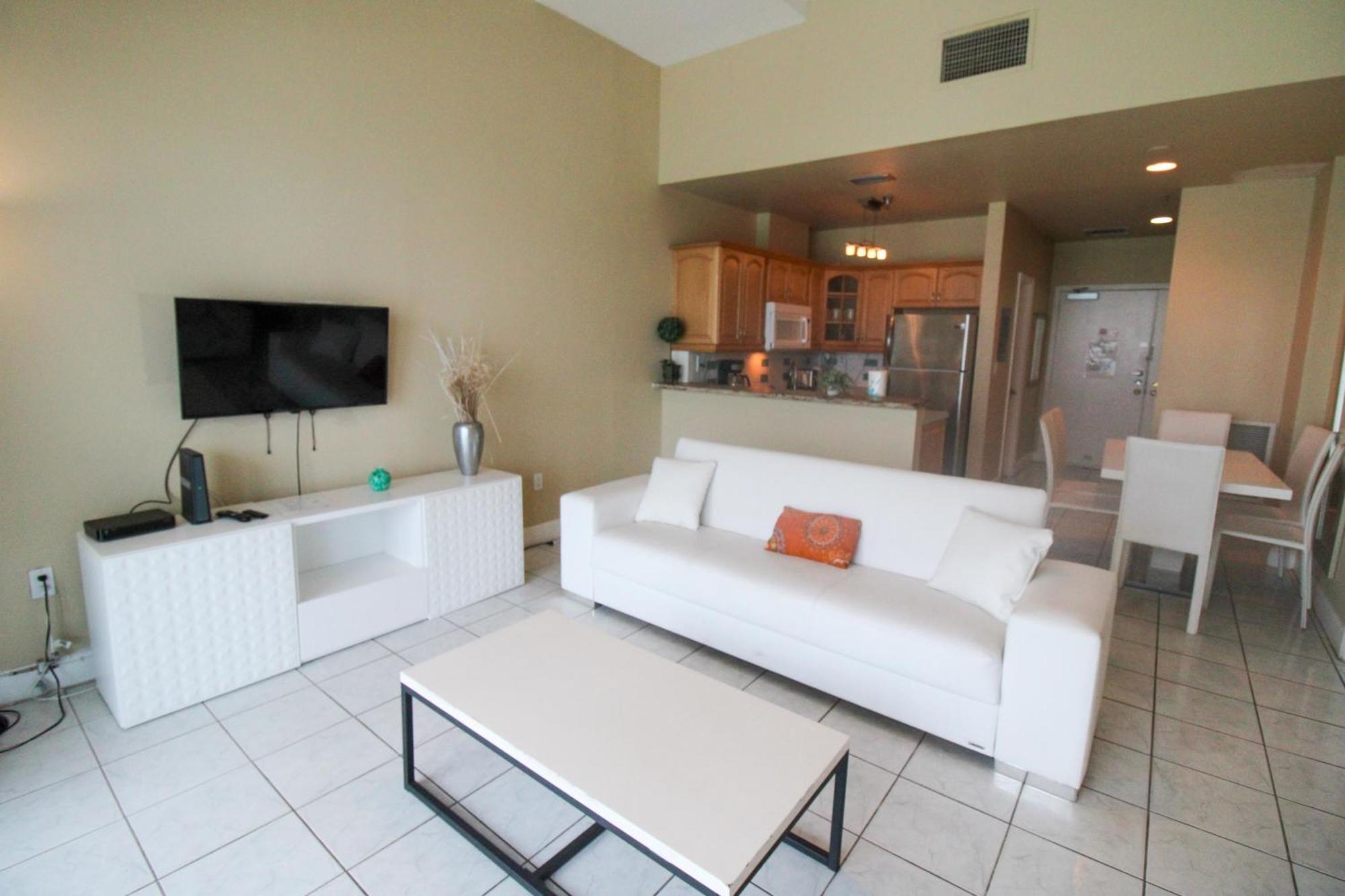 Holiday home Castle Ph2 Balcony Oceanfront Condo, Access, Pool, Tennis, Free Parking Miami Beach